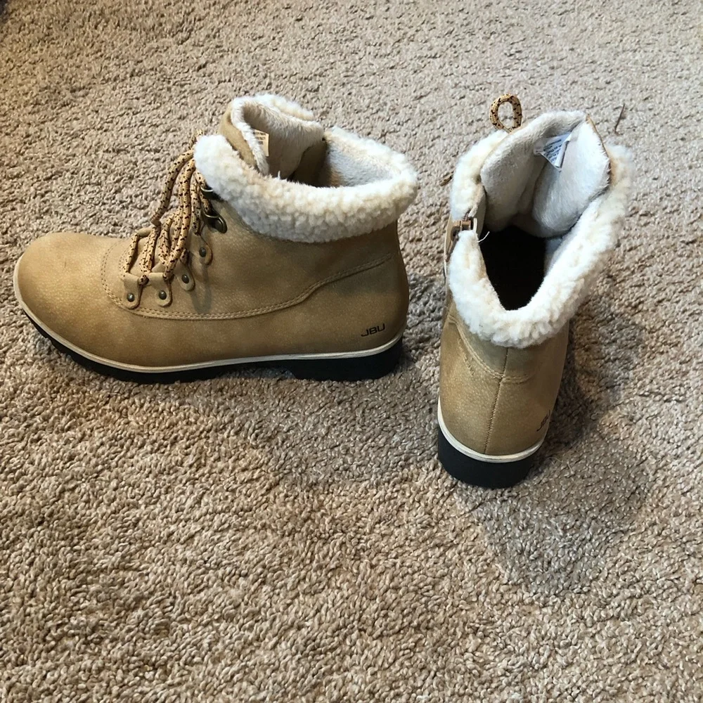 brown boots - Picture 3 of 4